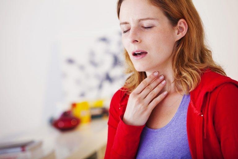 У вас часто болит горло, пропадает голос и мучает кашель? Вот как избавиться от этих проблем за ночь, просто и легко!