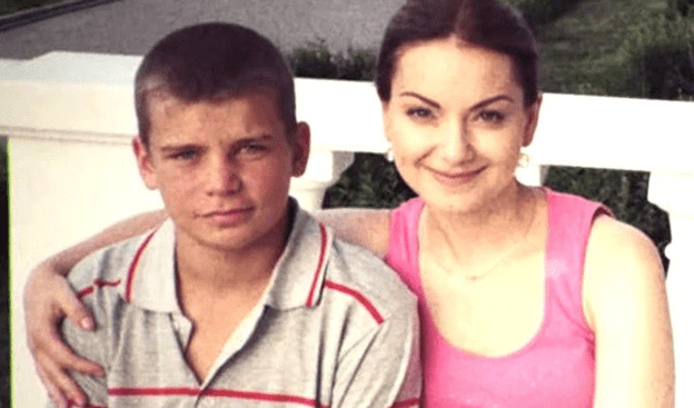 Ольга Будина усыновила 14-летнего мальчика, а потом отказалась от него: каким вырос парень