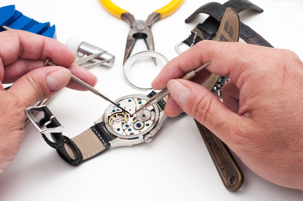Повелитель времени: какими качествами должен обладать тот, кто занимается ремонтов часов