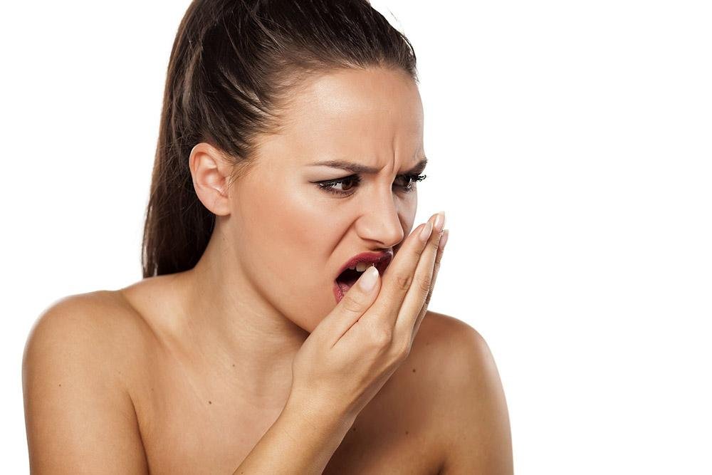 Устраняет плохой запах изо рта всего лишь за 5 минут! Это средство убивает бактерии, которые являются причиной неприятного запаха!