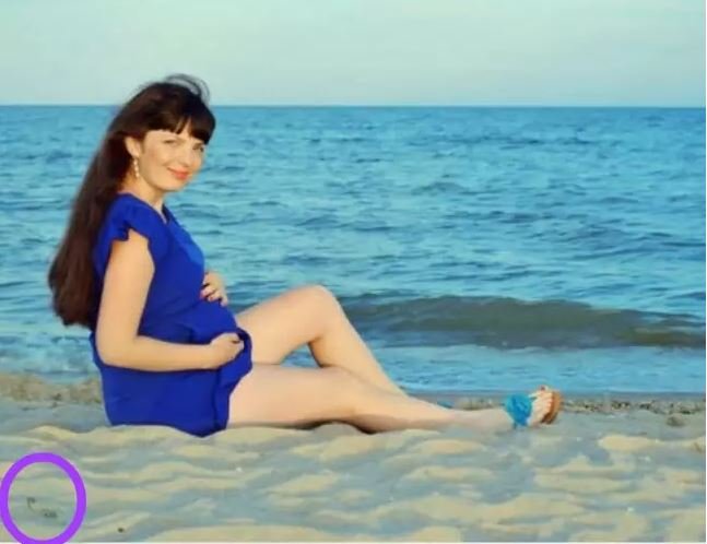 Парень сфотографировал на пляже свою беременную жену, но позже он увидел то, от чего по телу «побежали мурашки»