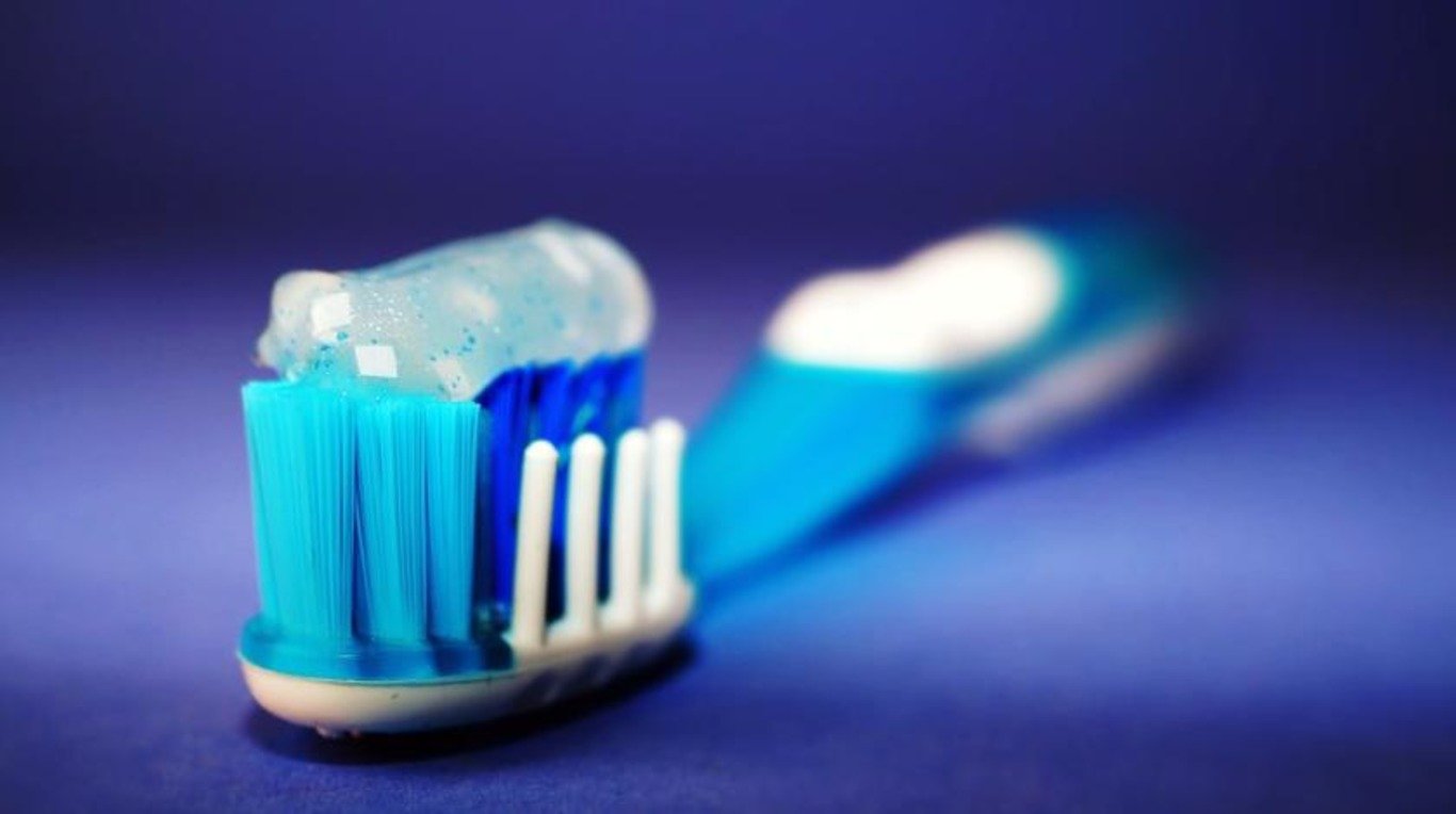 16 необычных применений зубной пасты, совершенно не для чистки зубов