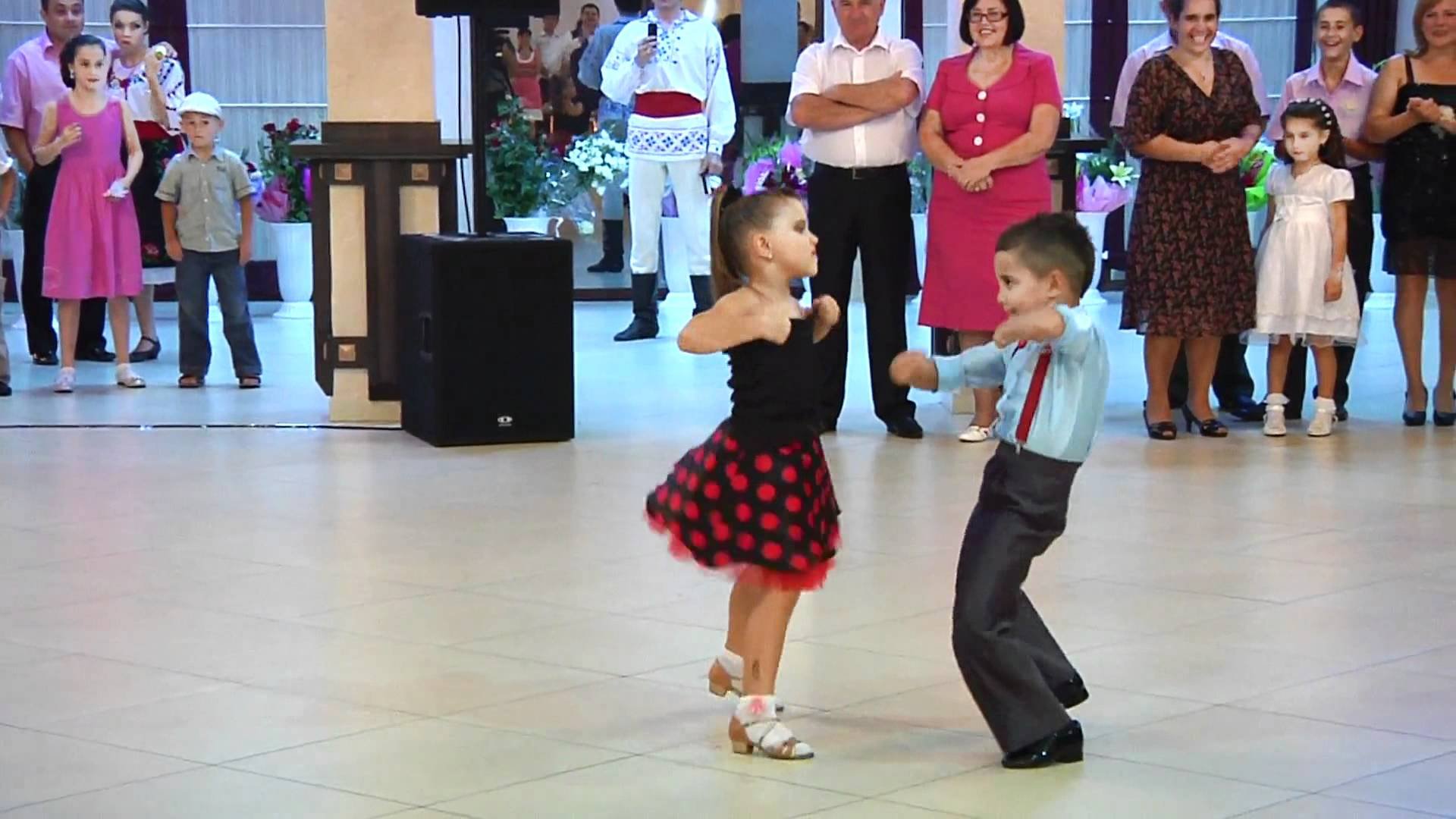 Эти дети танцы. Таланты танцы дети. Дети танцоры Молдова. Супер танец мальчики. Танец под детские песни видео