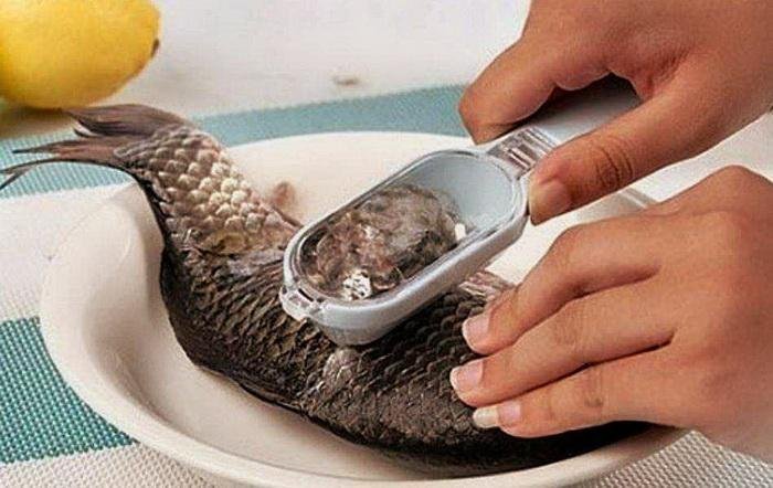 Как я чищу рыбу от чешуи без ножа за 1 минуту