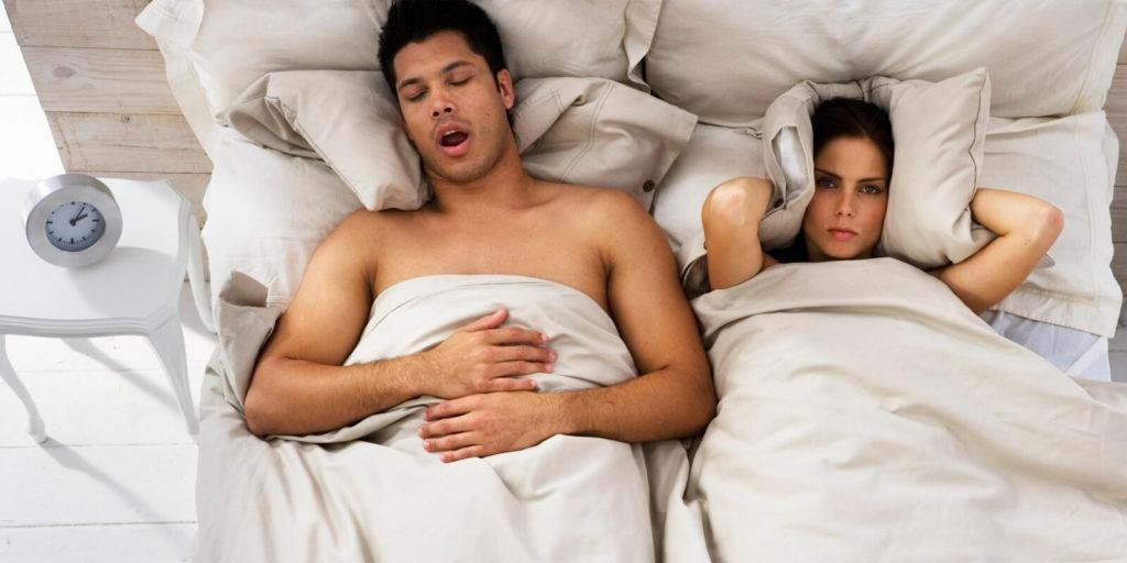 Почему супругам нельзя спать под разными одеялами