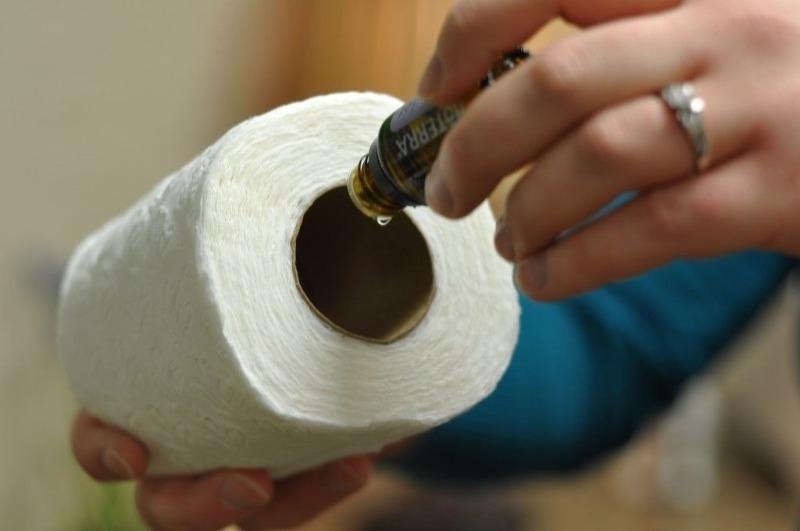Замочите туалетную бумагу в уксусе: это станет решением многих проблем по дому!