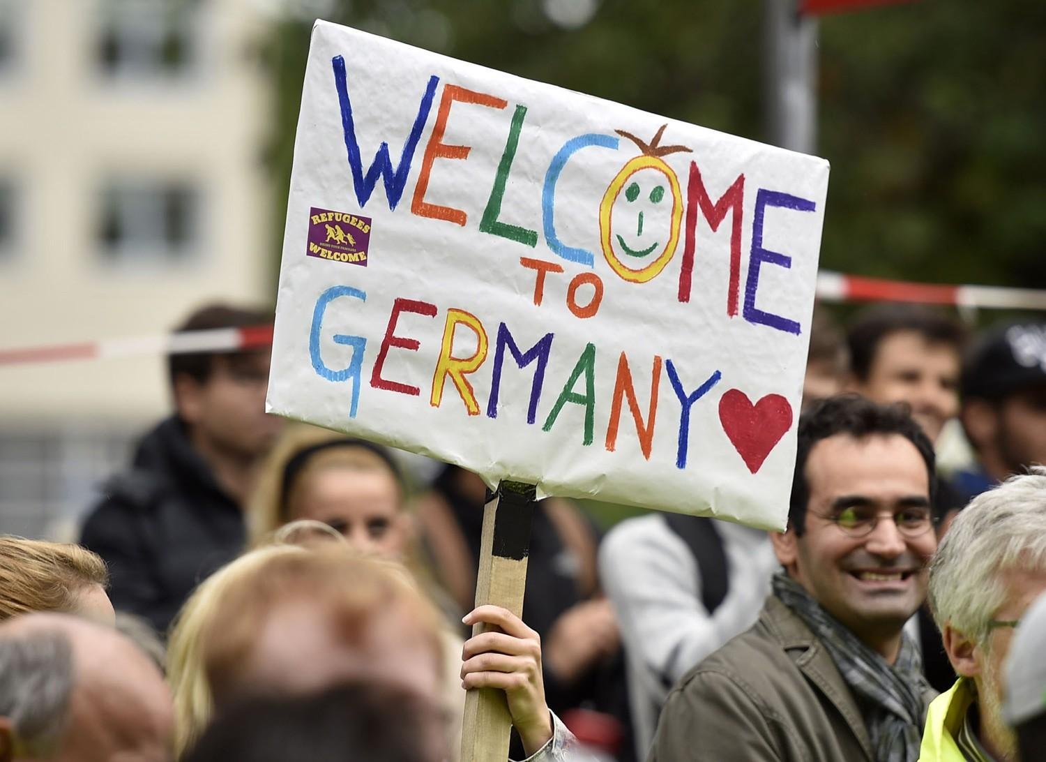 Почему люди переезжают в Германию?