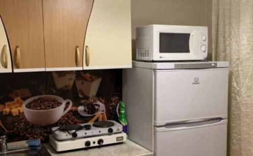 Почему нельзя ставить микроволновку на холодильник?