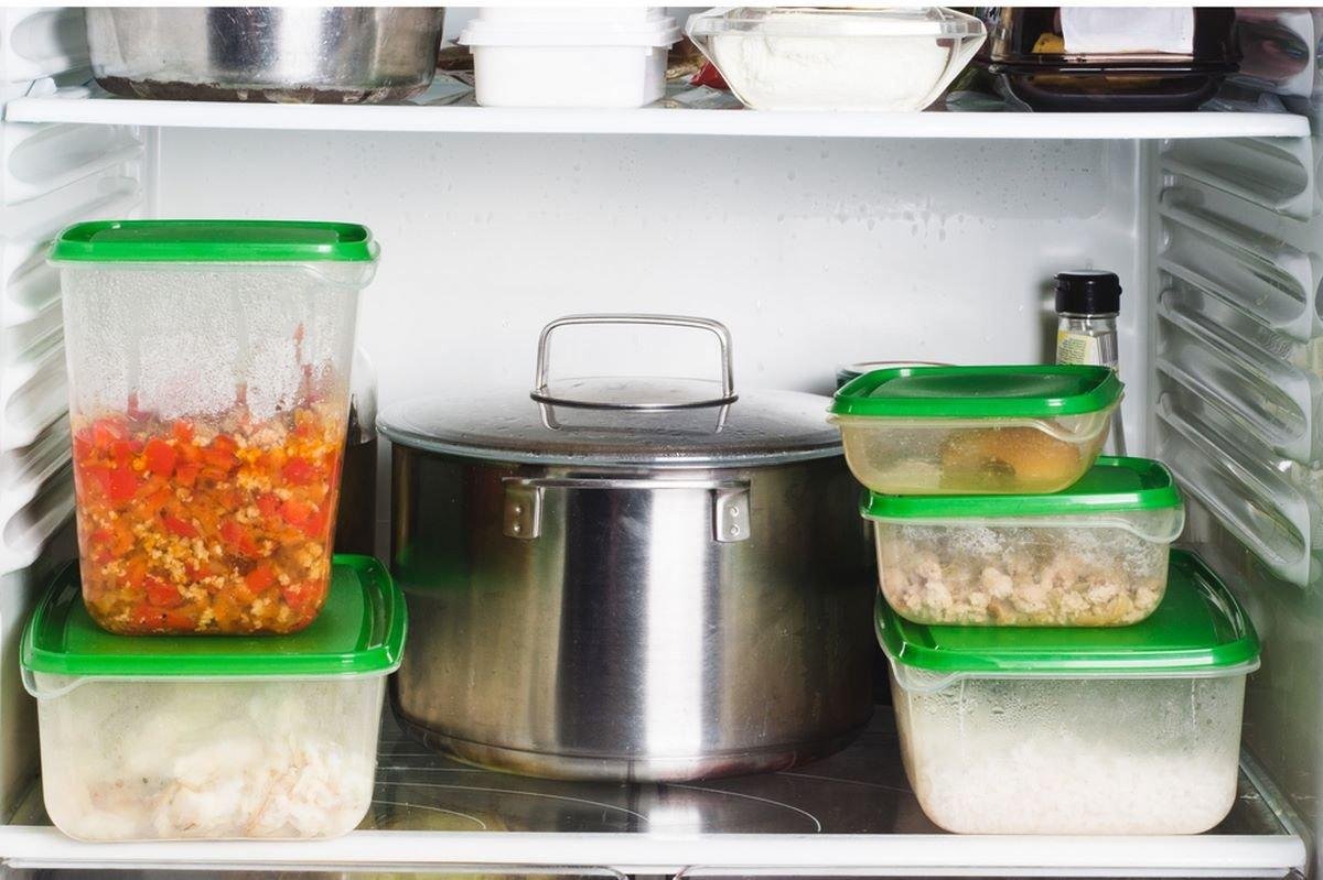 Правда ли, что горячую еду можно ставить в холодильник