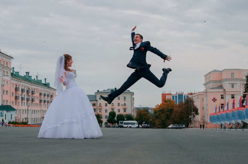 21 безумных свадебных снимков, после которых не захочешь замуж