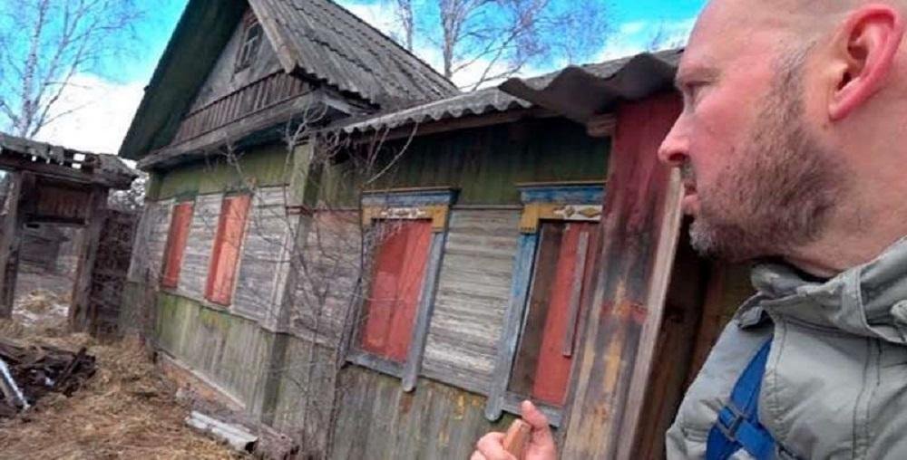 Он пробрался в запретную зону Чернобыля — и нашел там 92-летнюю бабушку с сыном