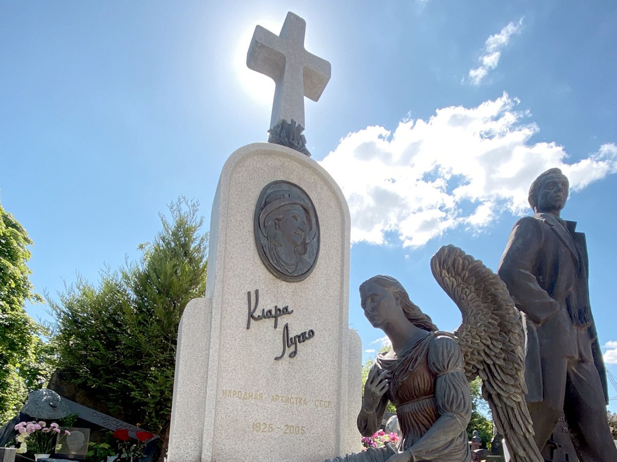 Что стало с могилой Клары Лучко спустя 18 лет после похорон